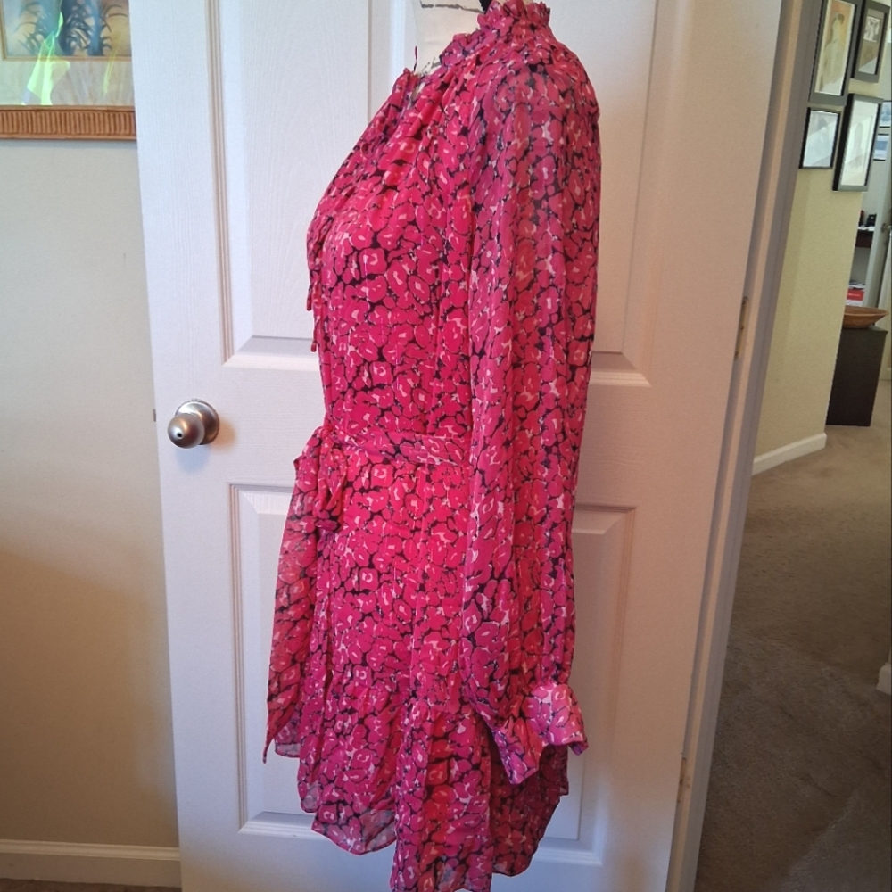 FATE magenta floral print long sleeve belted mini dress. Medium NWT - Picture 3 of 10